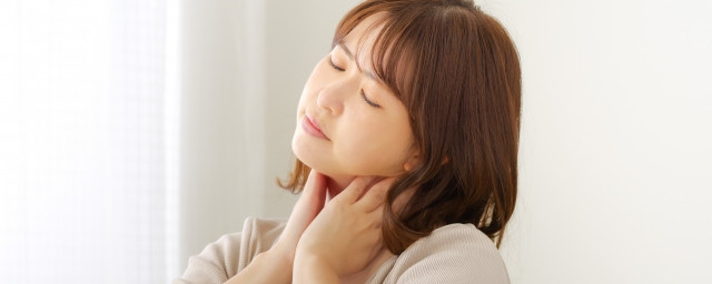 首の痛み